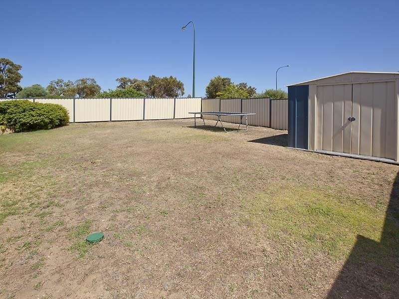 1 Whiteman Crescent, Bertram WA 6167