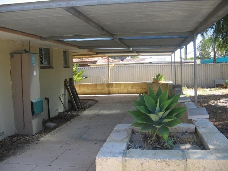 9 Farmer Way, Parmelia WA 6167