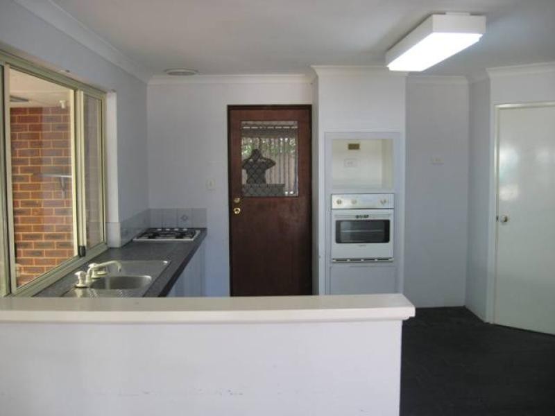 4 Karlak Close, Leda WA 6170