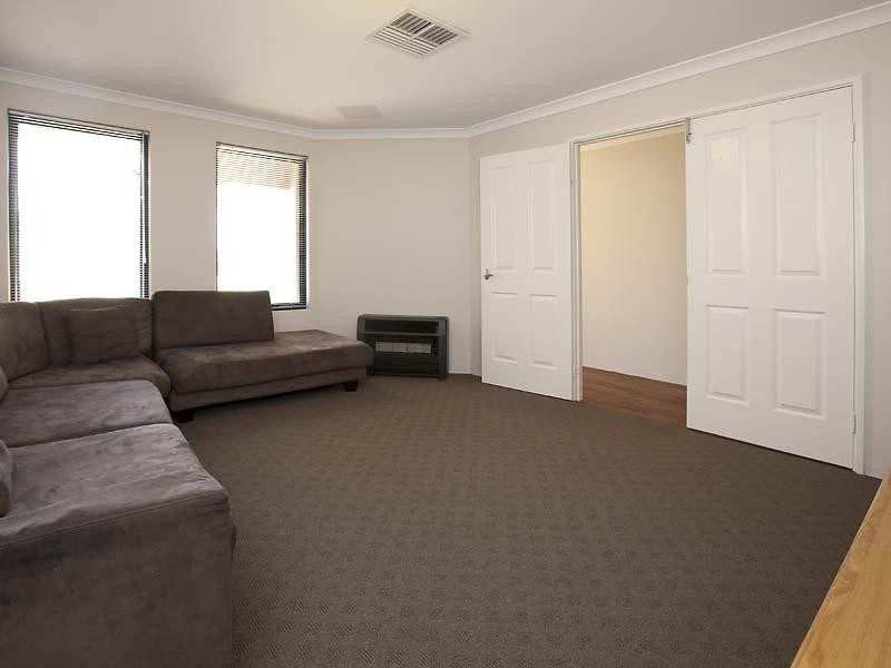 1 Stokesay Street, Orelia WA 6167