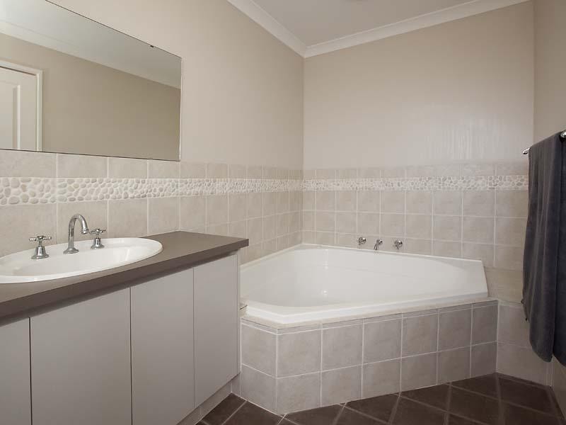 1 Stokesay Street, Orelia WA 6167