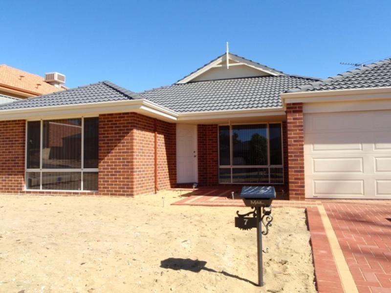 7 Greenstead Way, Wellard WA 6170
