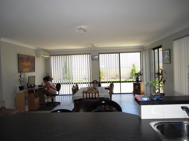 10 Nenagh Close, Orelia WA 6167