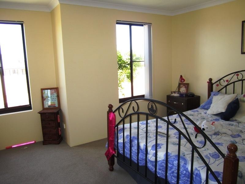 10 Nenagh Close, Orelia WA 6167