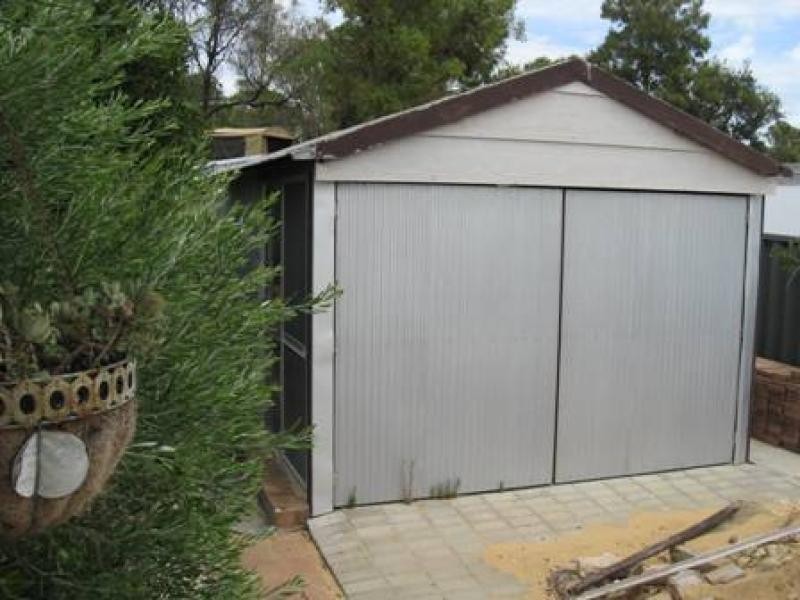 8 Blay Road, Calista WA 6167