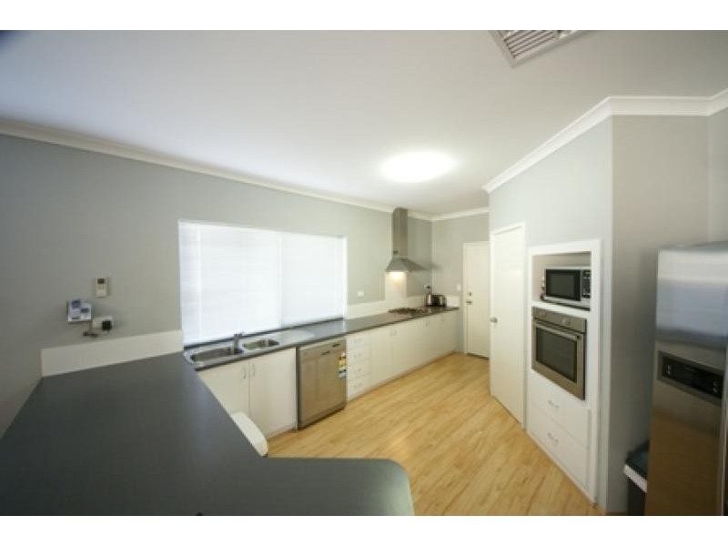 8 Gladstonbury Street, Leda WA 6170