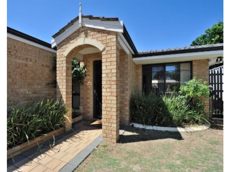 1 Truslove Close, Willagee WA 6156