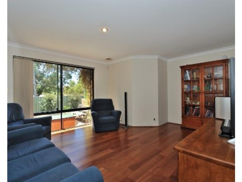 1 Truslove Close, Willagee WA 6156