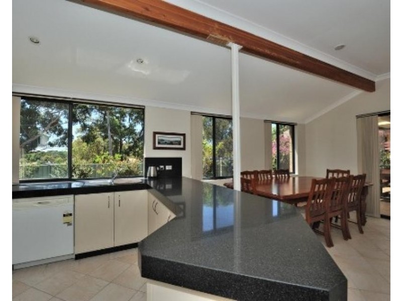 1 Truslove Close, Willagee WA 6156