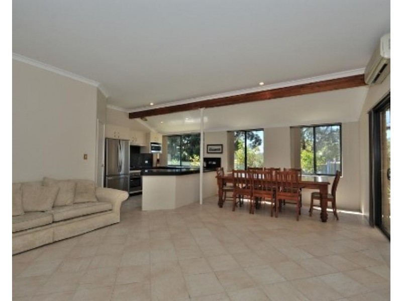 1 Truslove Close, Willagee WA 6156