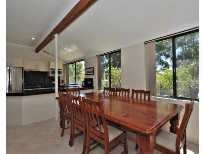 1 Truslove Close, Willagee WA 6156
