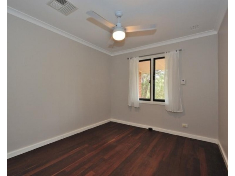 21 Langridge Crescent, Orelia WA 6167