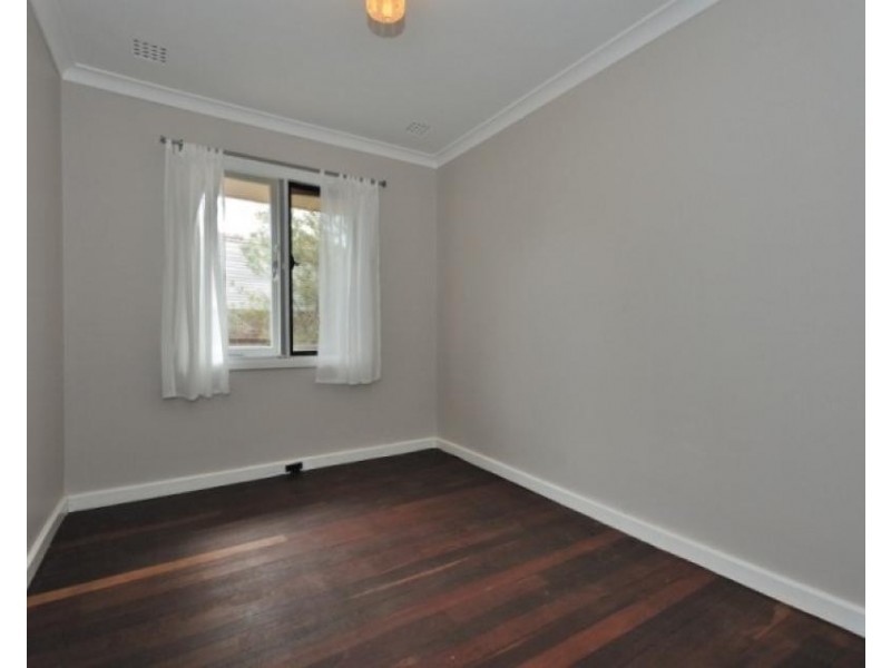 21 Langridge Crescent, Orelia WA 6167