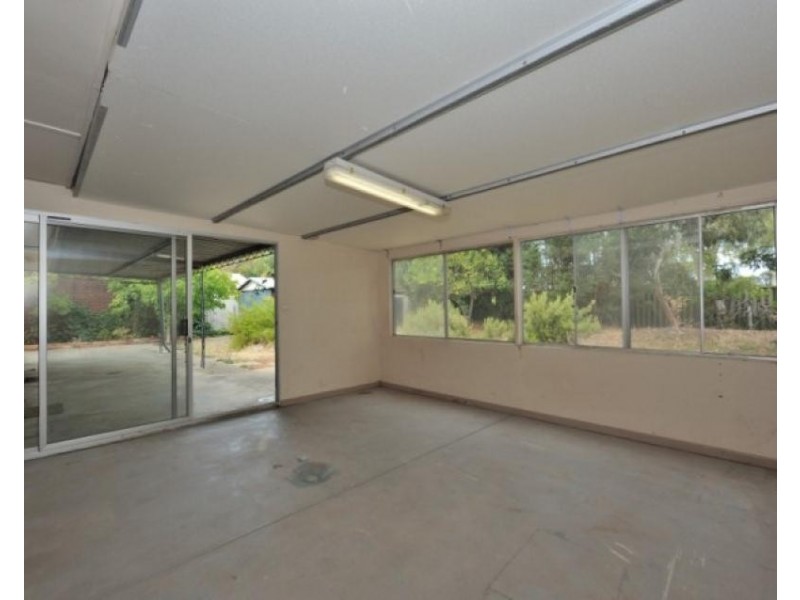 21 Langridge Crescent, Orelia WA 6167