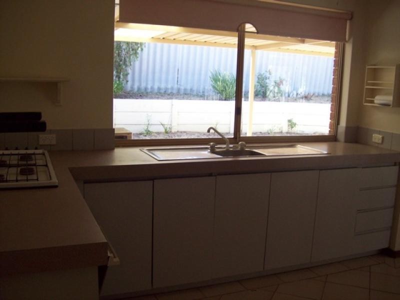 30 Judges Gardens, Leda WA 6170