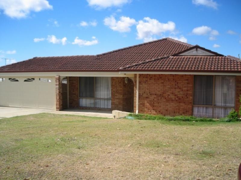 17 Camfield Loop, Parmelia WA 6167