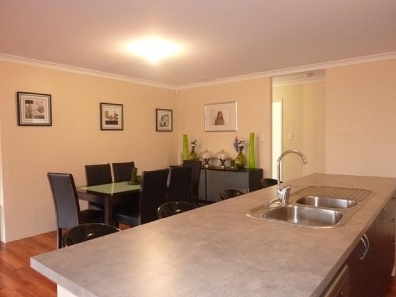 11 Surbiton Approach, Wellard WA 6170