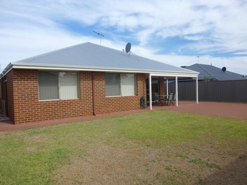 11 Surbiton Approach, Wellard WA 6170