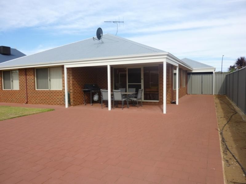 11 Surbiton Approach, Wellard WA 6170