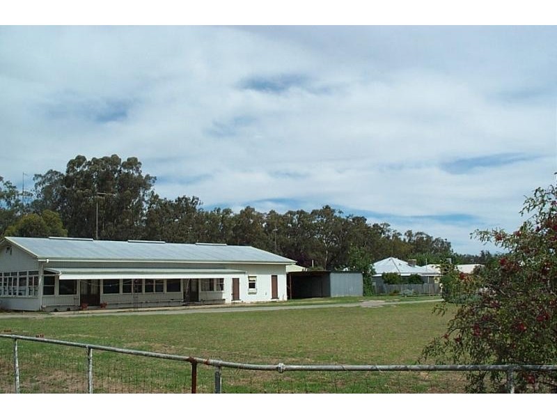 122 Craig Avenue, Warracknabeal VIC 3393