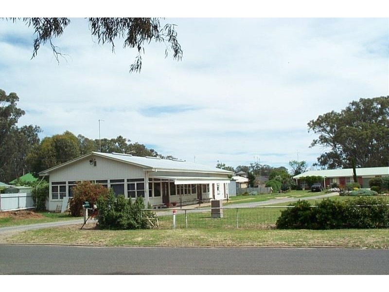 122 Craig Avenue, Warracknabeal VIC 3393