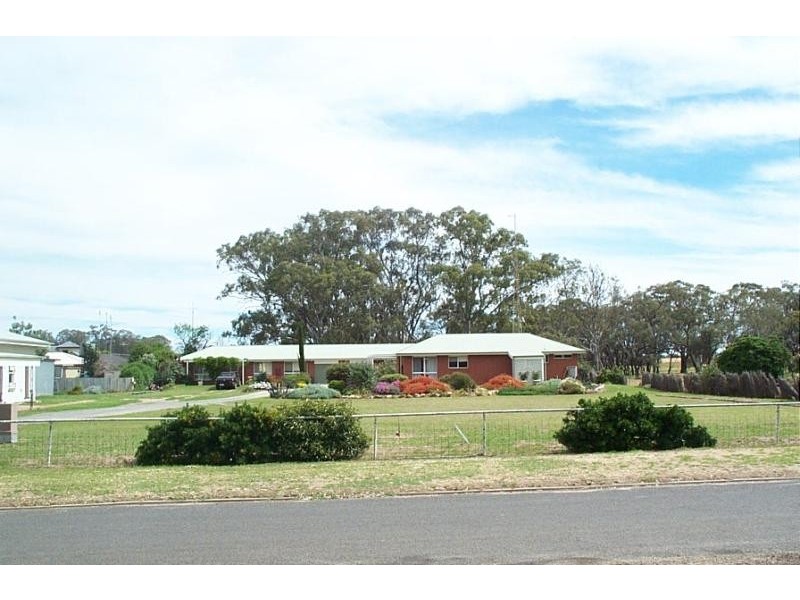 122 Craig Avenue, Warracknabeal VIC 3393
