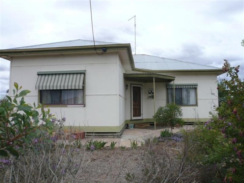 11 Shank St, Warracknabeal VIC 3393