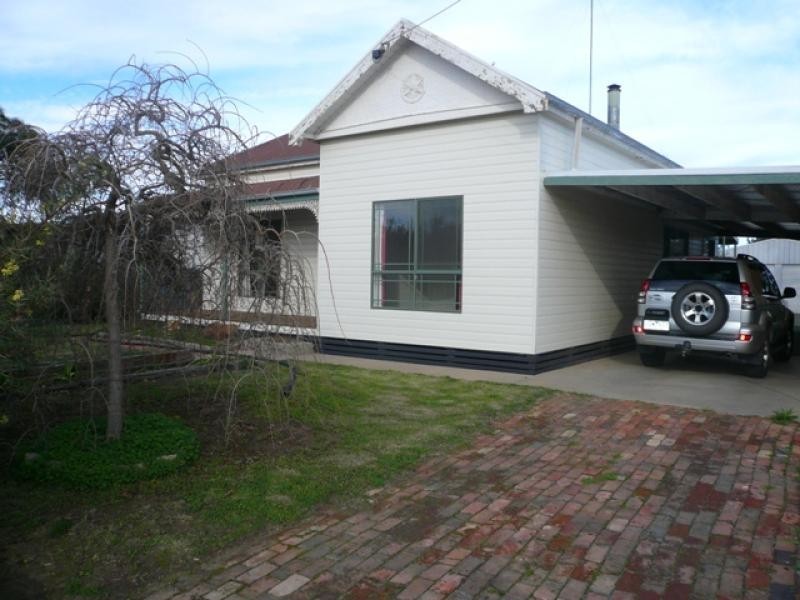 13 Wood St, Warracknabeal VIC 3393