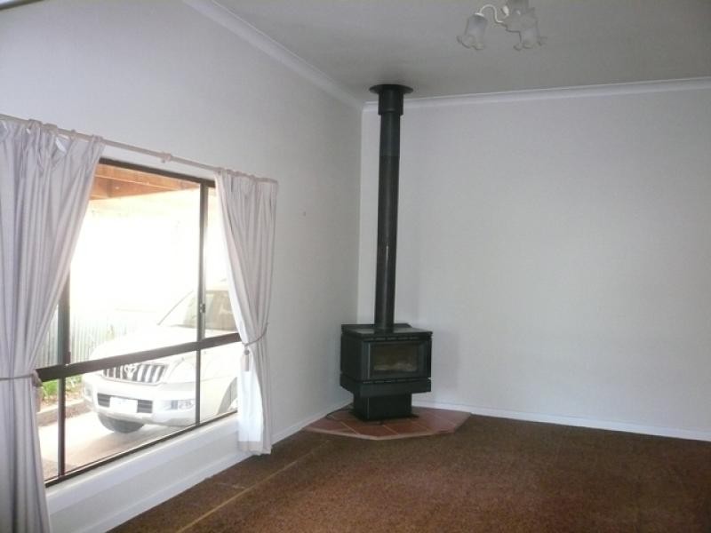 13 Wood St, Warracknabeal VIC 3393