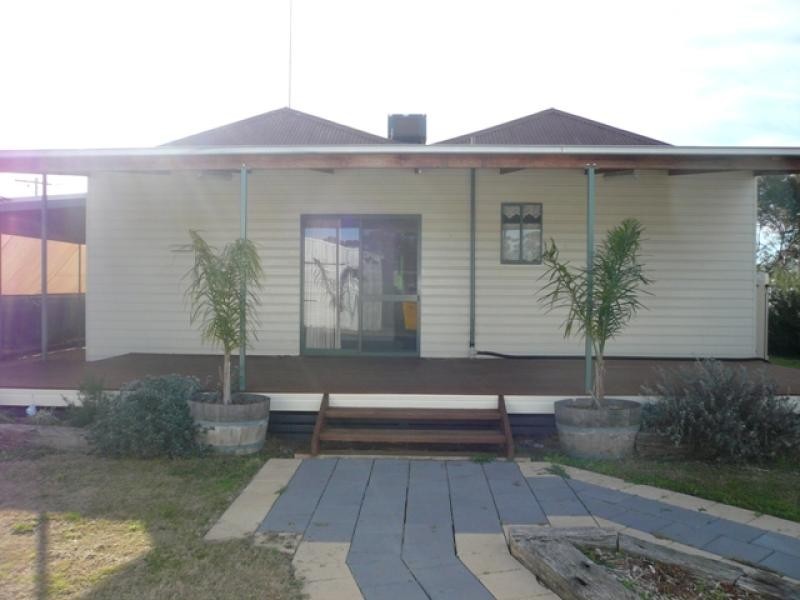 13 Wood St, Warracknabeal VIC 3393