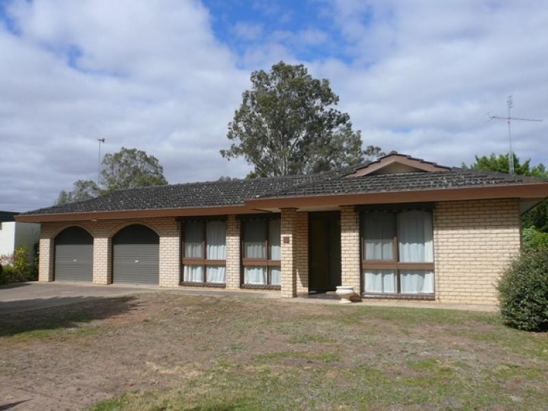 11 Warunda Ave, Warracknabeal VIC 3393