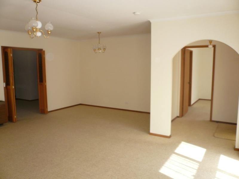 11 Warunda Ave, Warracknabeal VIC 3393