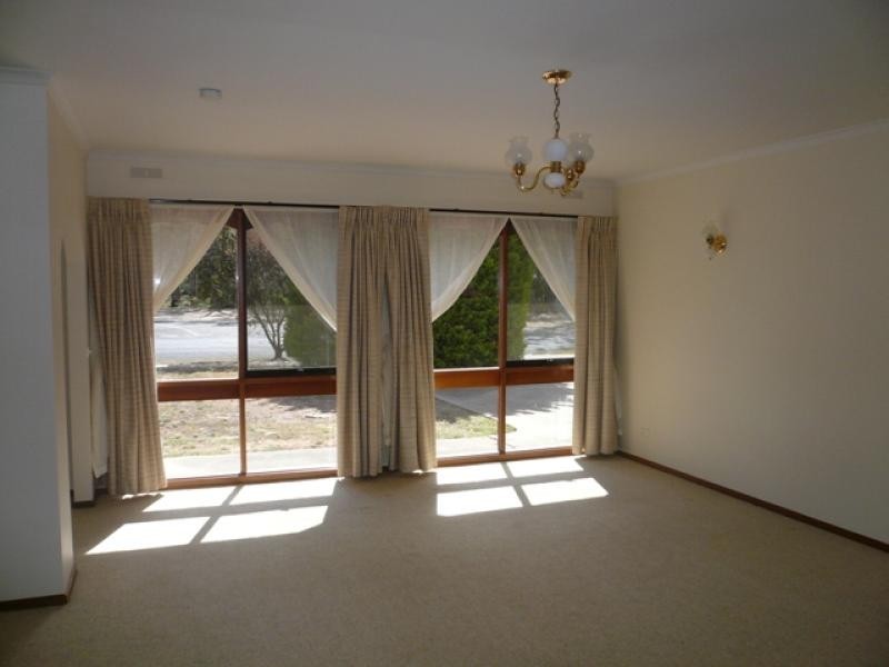 11 Warunda Ave, Warracknabeal VIC 3393