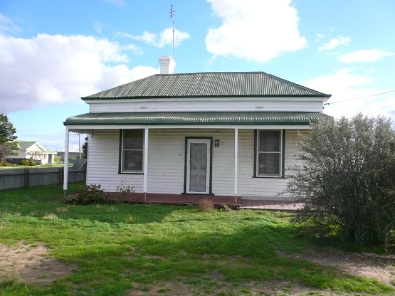 64 Molyneaux St, Warracknabeal VIC 3393