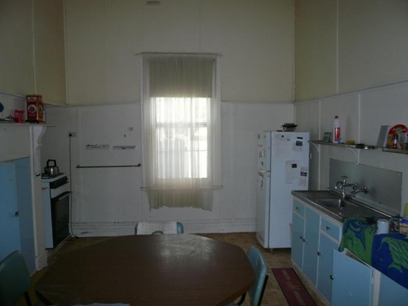 64 Molyneaux St, Warracknabeal VIC 3393