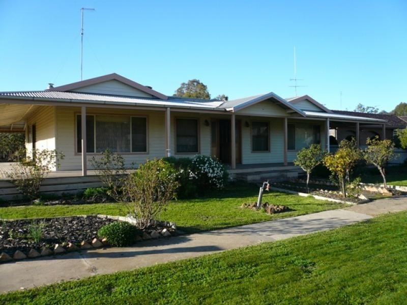 8 Gould St, Warracknabeal VIC 3393