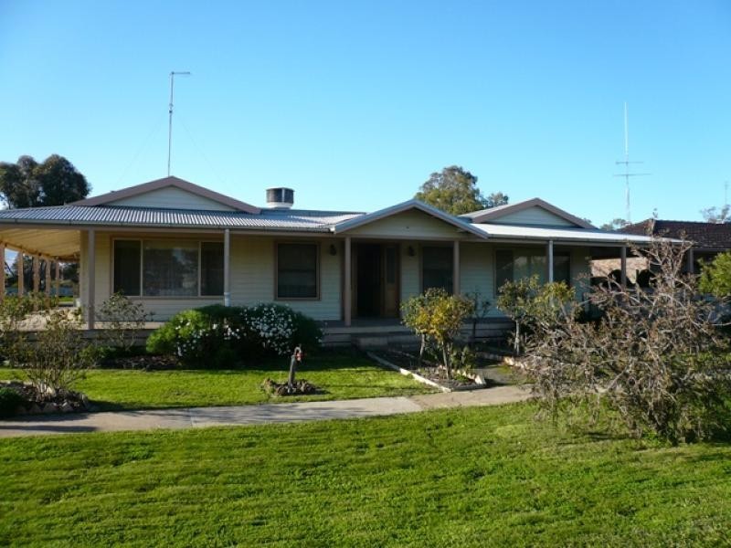 8 Gould St, Warracknabeal VIC 3393
