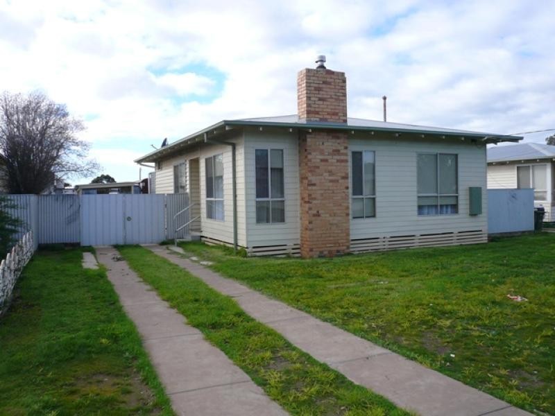 15 Clifford St, Warracknabeal VIC 3393