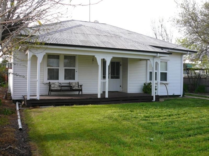 25 Jamouneau Street, Warracknabeal VIC 3393