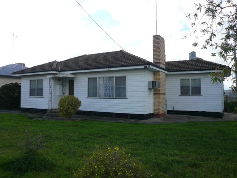 52 Woolcock Street, Warracknabeal VIC 3393