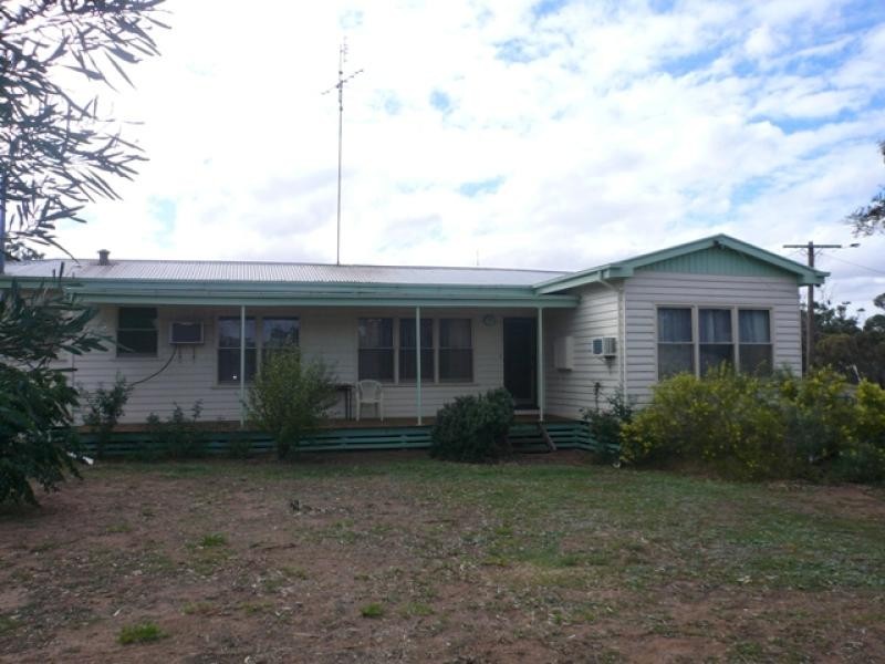 2 Burma Avenue, Warracknabeal VIC 3393