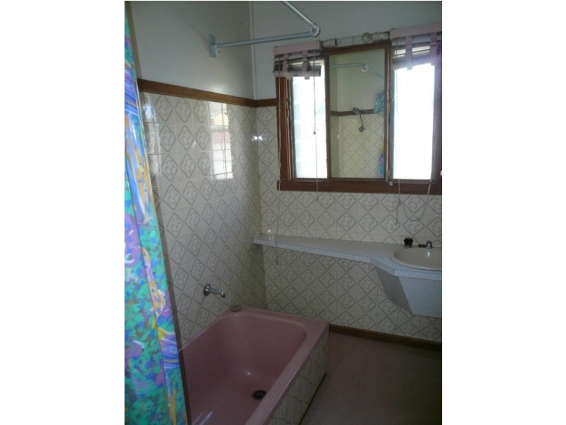 78 Craig Avenue, Warracknabeal VIC 3393