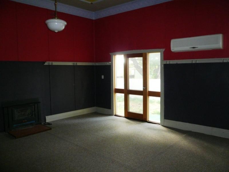 10 Lyle Street, Warracknabeal VIC 3393