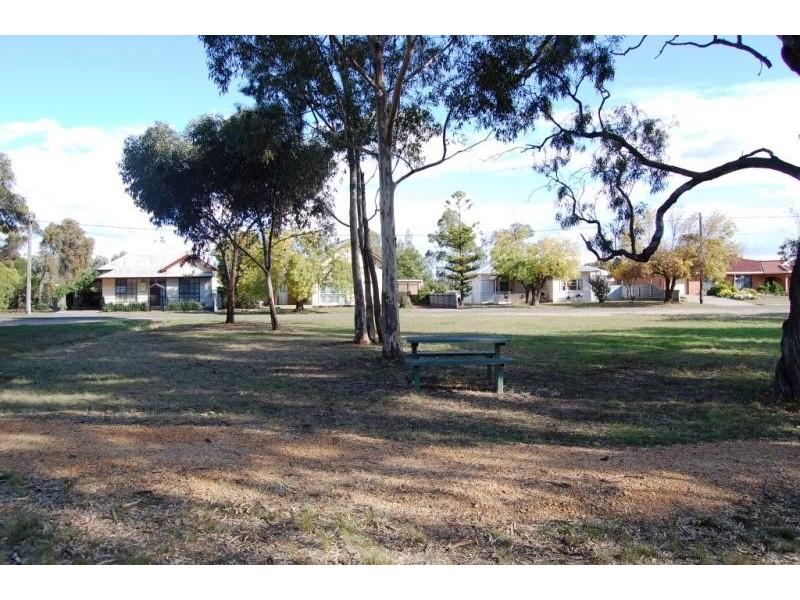 2 Asquith Avenue, Warracknabeal VIC 3393