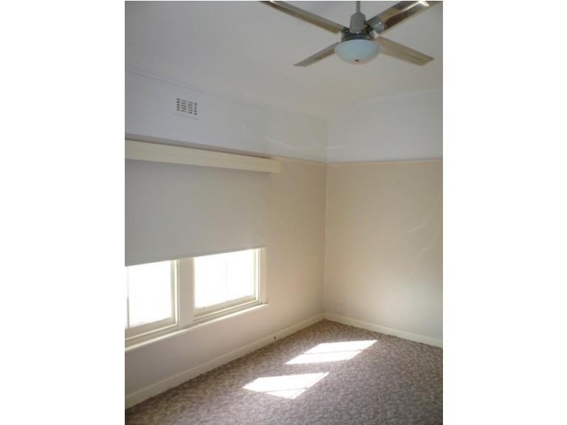 78 Jamouneau Street, Warracknabeal VIC 3393