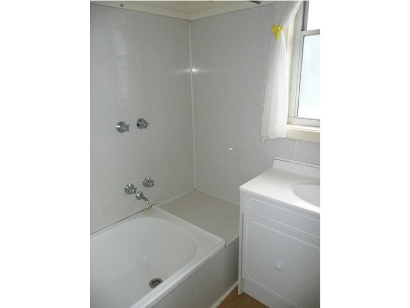 78 Jamouneau Street, Warracknabeal VIC 3393