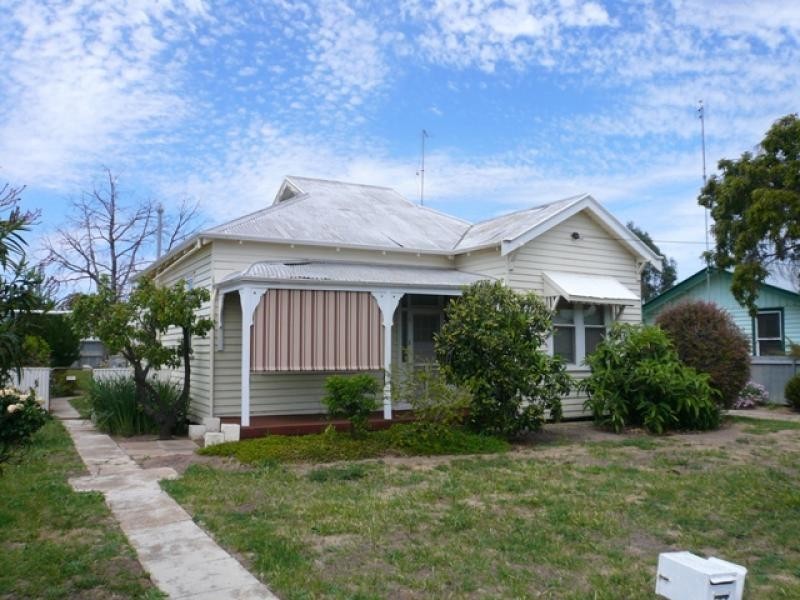 73 Jamouneau Street, Warracknabeal VIC 3393