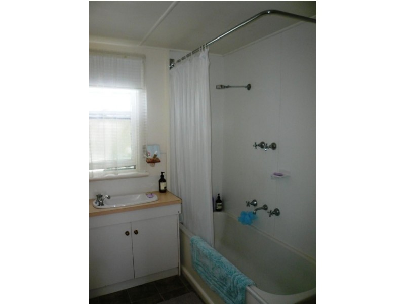 10 Wood Street, Warracknabeal VIC 3393