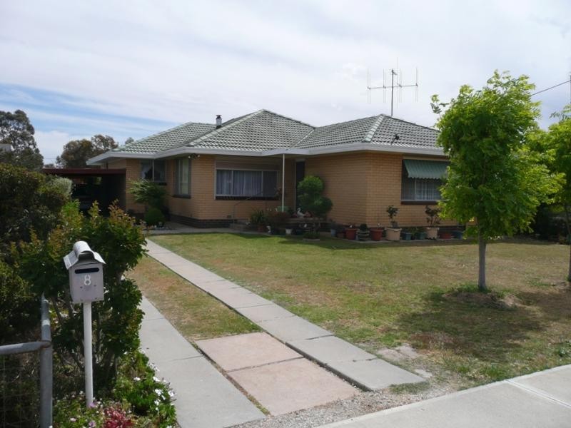 8 Lyall Avenue, Kerang VIC 3579