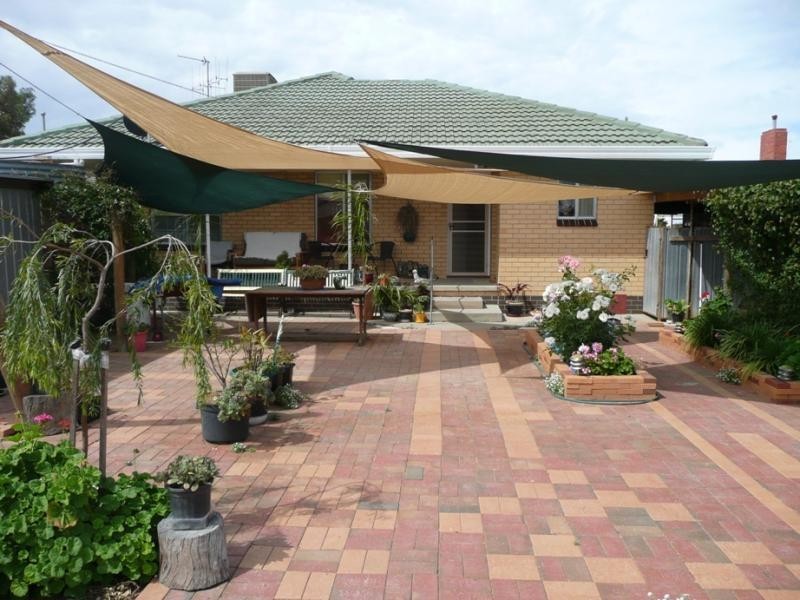 8 Lyall Avenue, Kerang VIC 3579